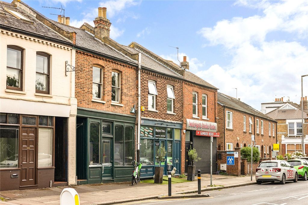 Property photo 1 of 11 Putney Bridge Road
