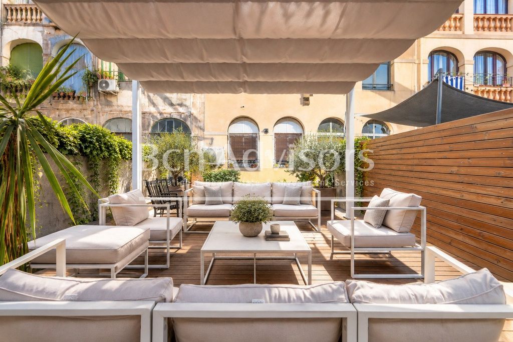 Property photo 1 of 58 Fabulous Duplex With A Terrace And Original Features In The Heart Of Barcelona