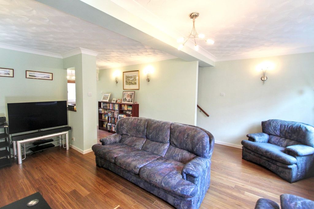 Property photo 2 of 24