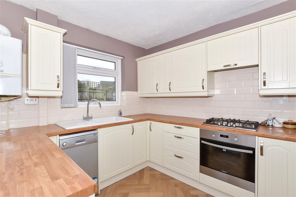 Property photo 2 of 7 Kitchen