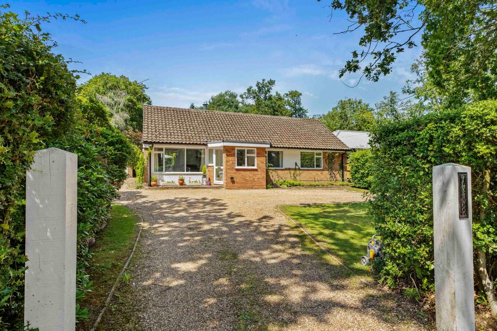 Property photo 1 of 30 Silverwood, Widmoor Wooburn Common Hp10 0Jg (Low Res)-22