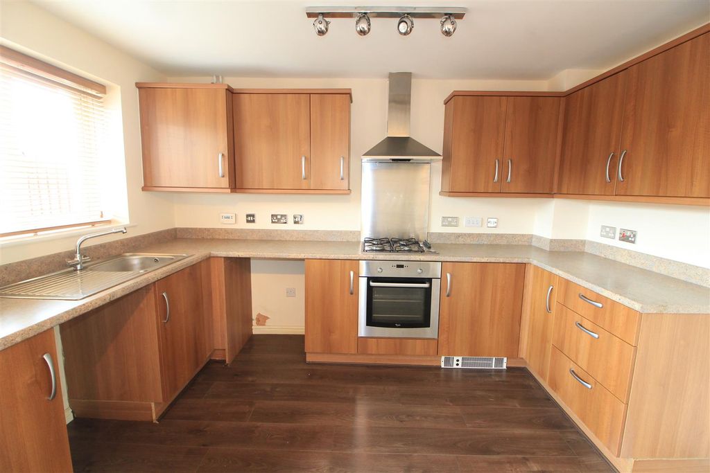 Property photo 3 of 10 Kit 2.Jpg