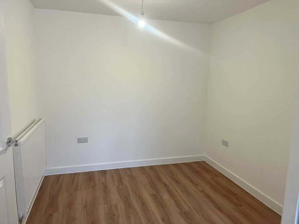 Property photo 3 of 15 Picture No. 04