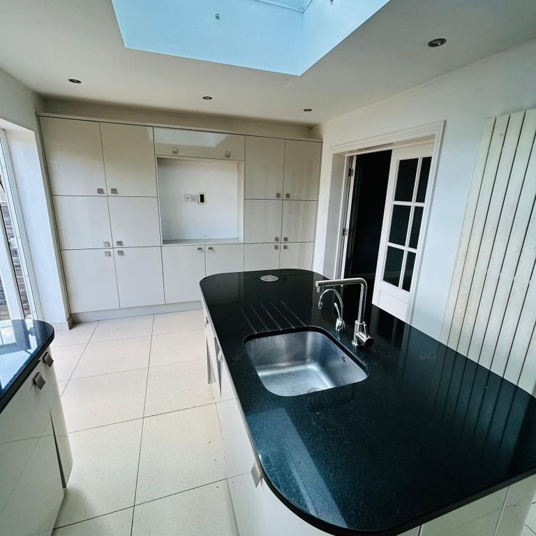 Property photo 3 of 12 Gallery