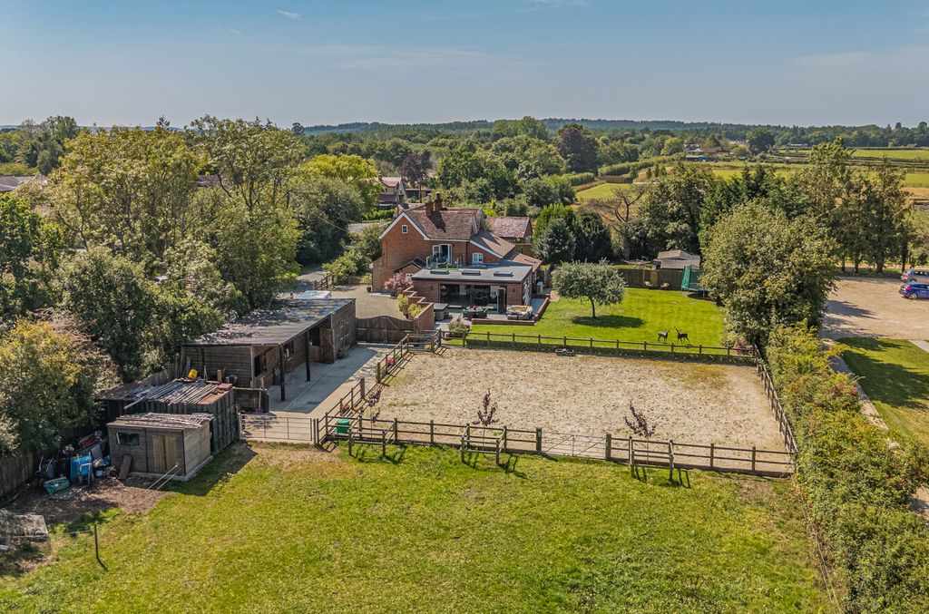 Property photo 2 of 18 1339637-7-689A263...