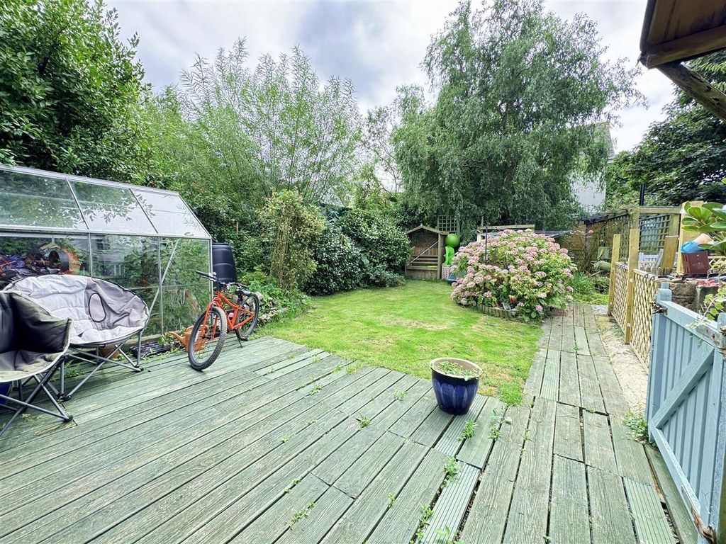 Property photo 3 of 15 Gardens
