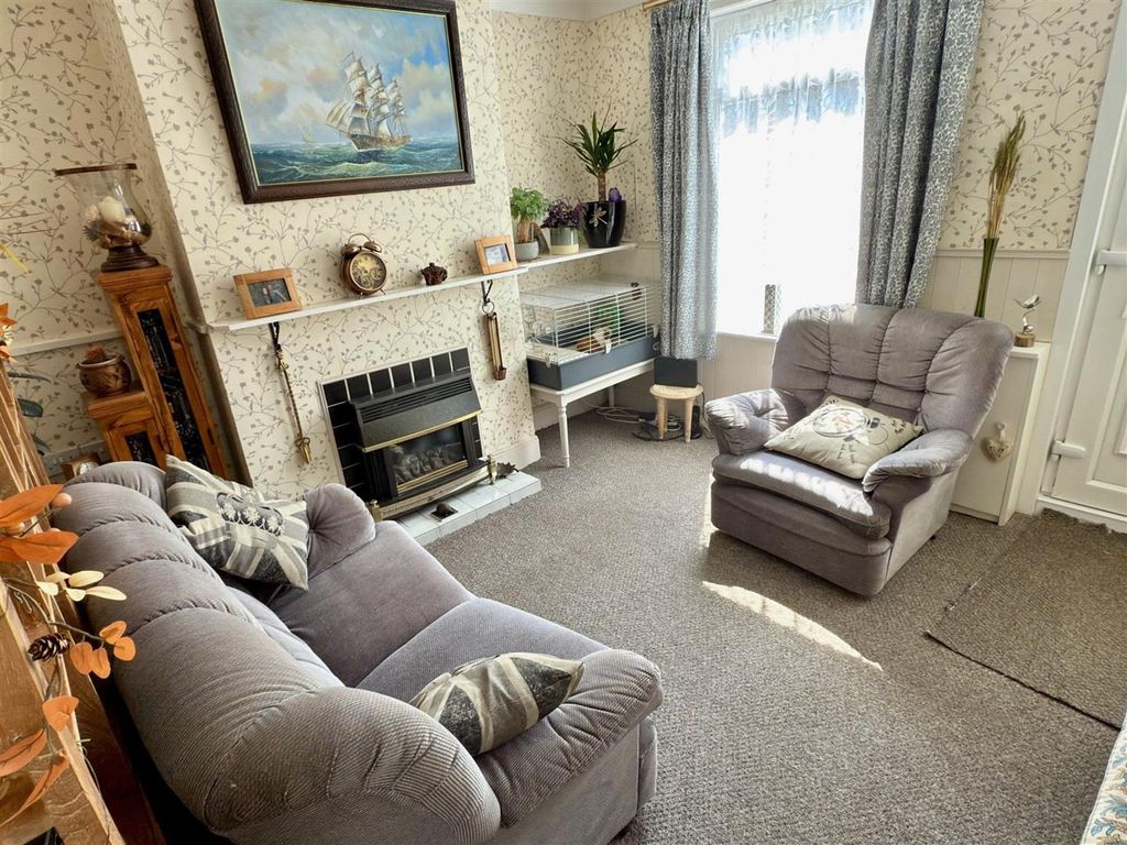Property photo 2 of 10 Lounge.Jpg