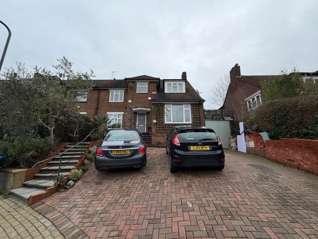 Property photo 2 of 31