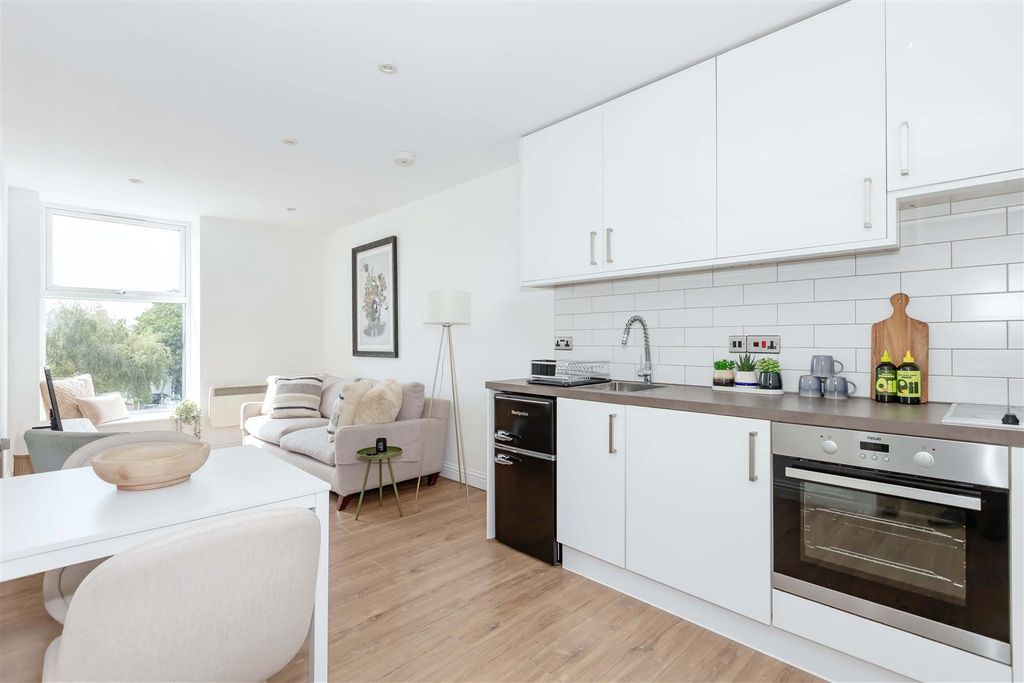 Property photo 1 of 8 Chapel Road.Jpg