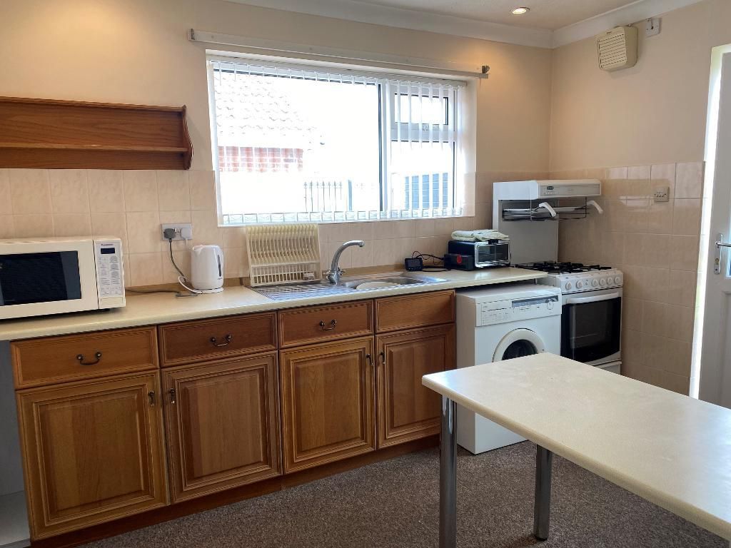 Property photo 2 of 10 Kitchen