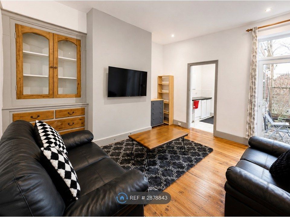 Property photo 1 of 12 Lounge ..