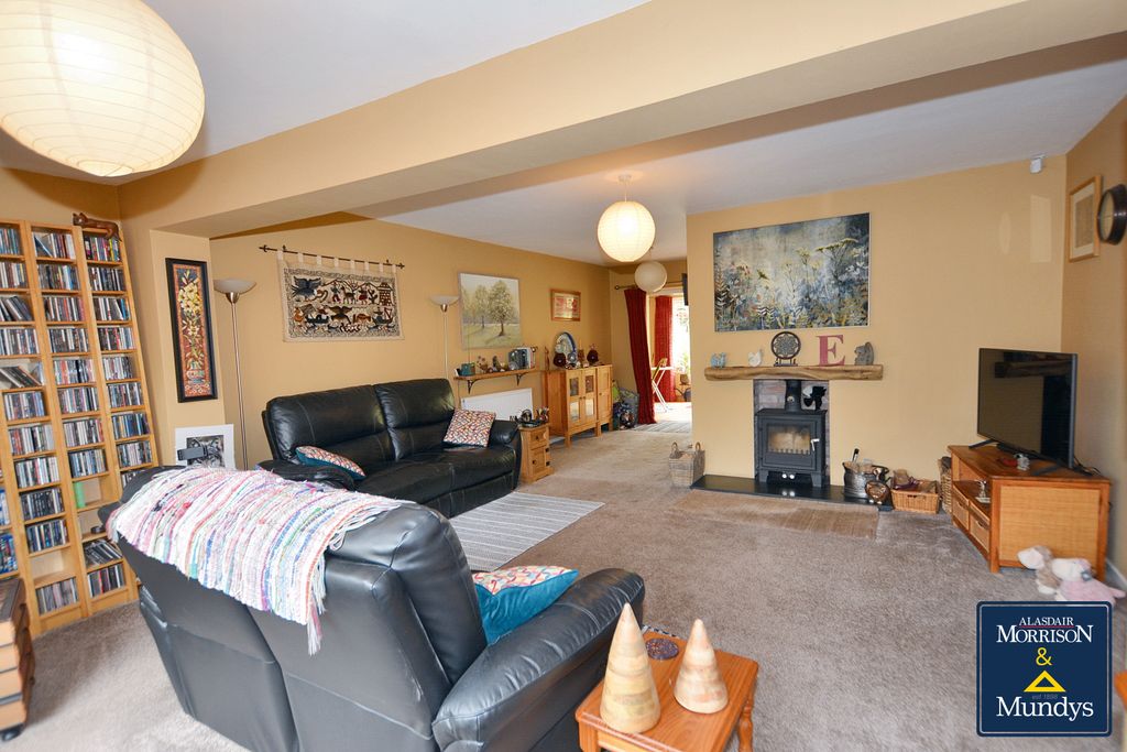 Property photo 3 of 23 Lounge.