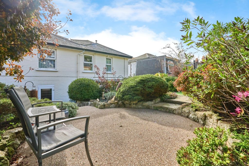 Property photo 2 of 17 Photo