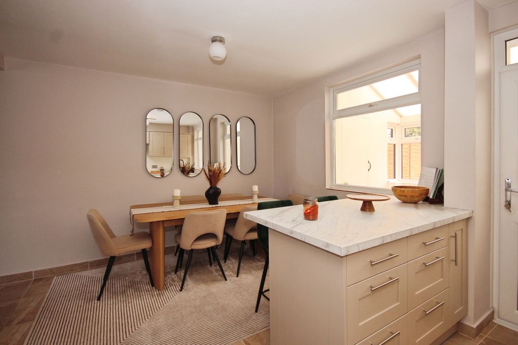 Property photo 3 of 15 Dining Room