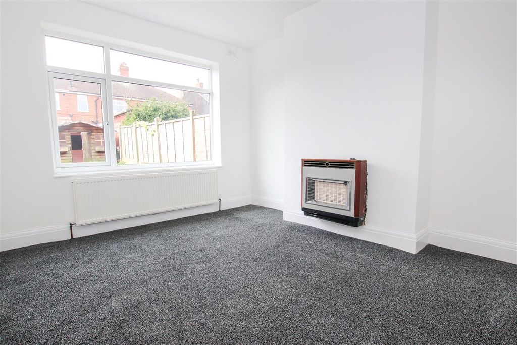 Property photo 3 of 11 Lounge