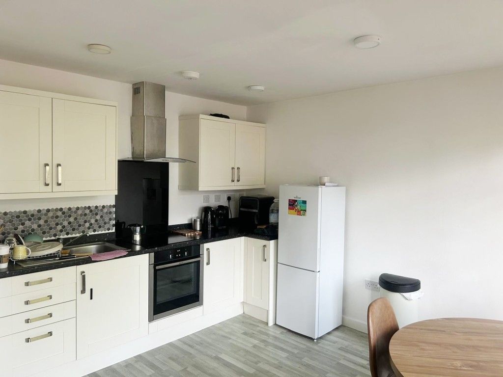 Property photo 2 of 7 Kitchen