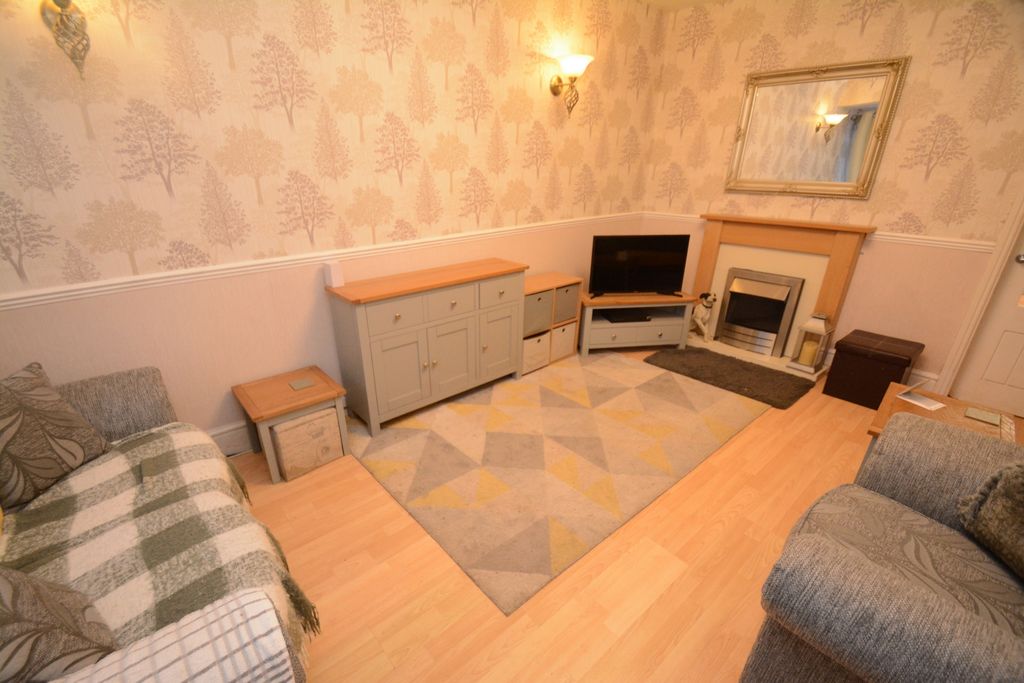 Property photo 3 of 12 Lounge