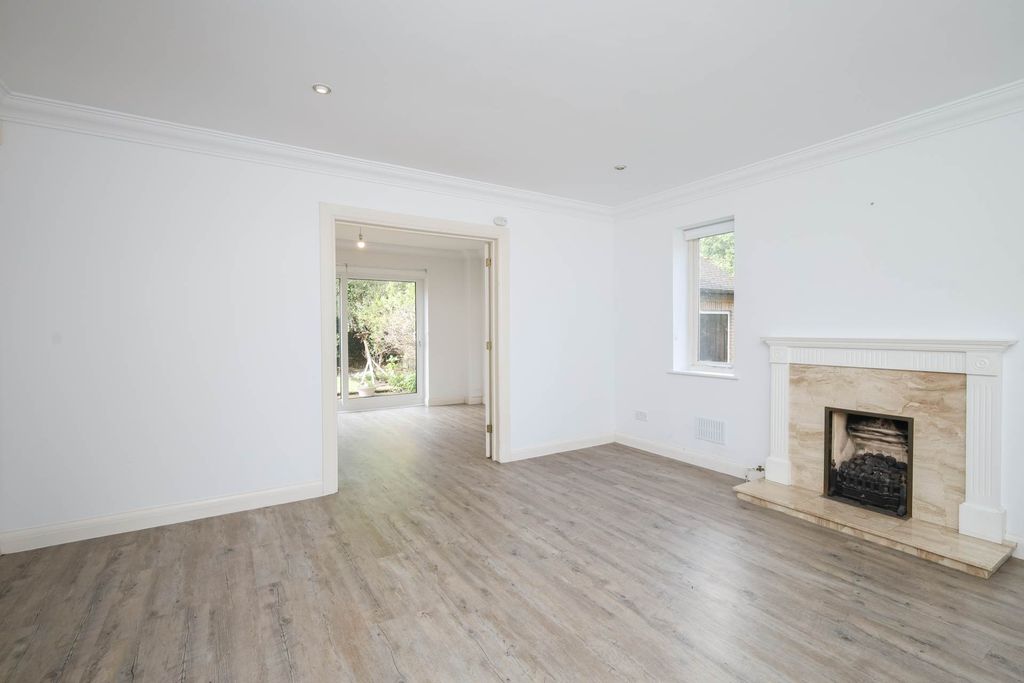 Property photo 2 of 26