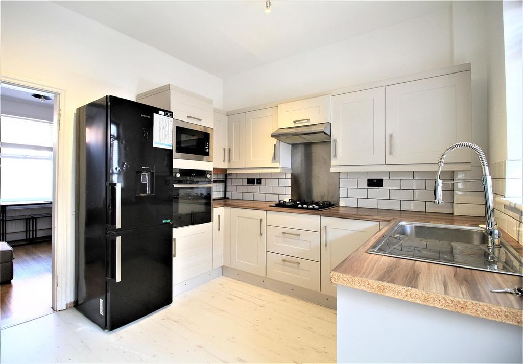 Property photo 3 of 11 Kitchen.Jpg