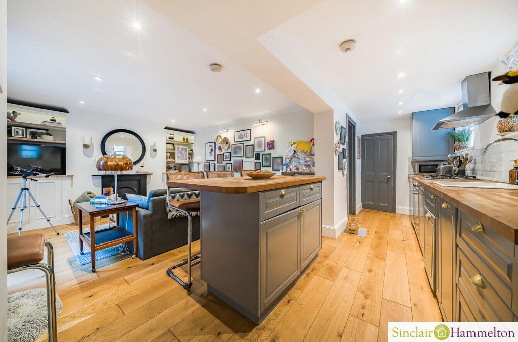 Property photo 2 of 11 Kitchen