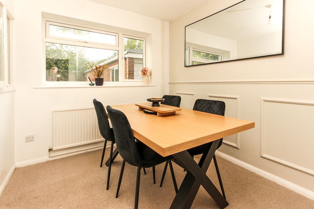 Property photo 3 of 10 Dining Room