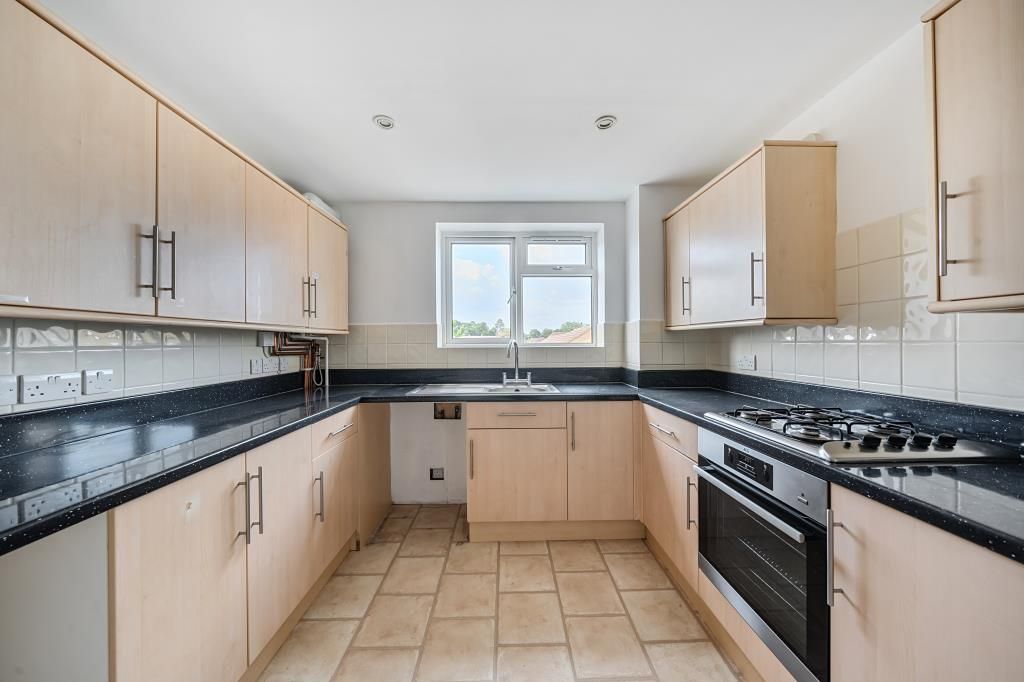 Property photo 3 of 18 Kitchen