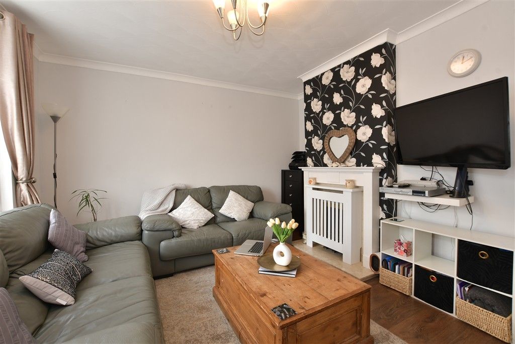 Property photo 2 of 11 Lounge