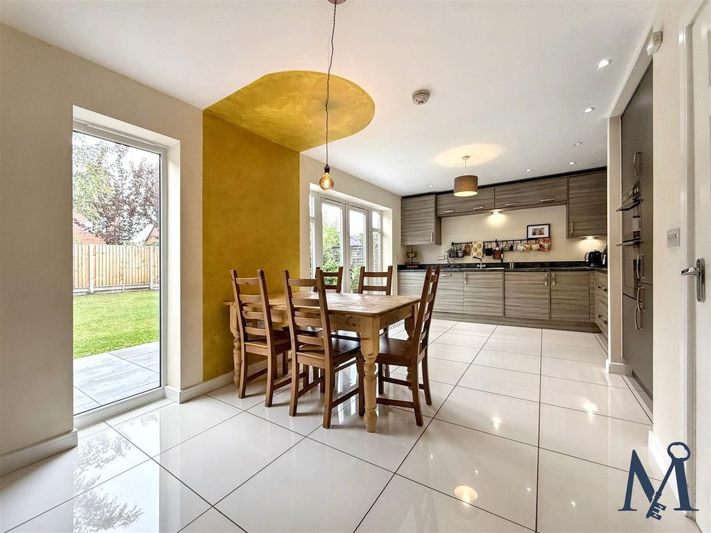 Property photo 2 of 21 Kitchen Diner