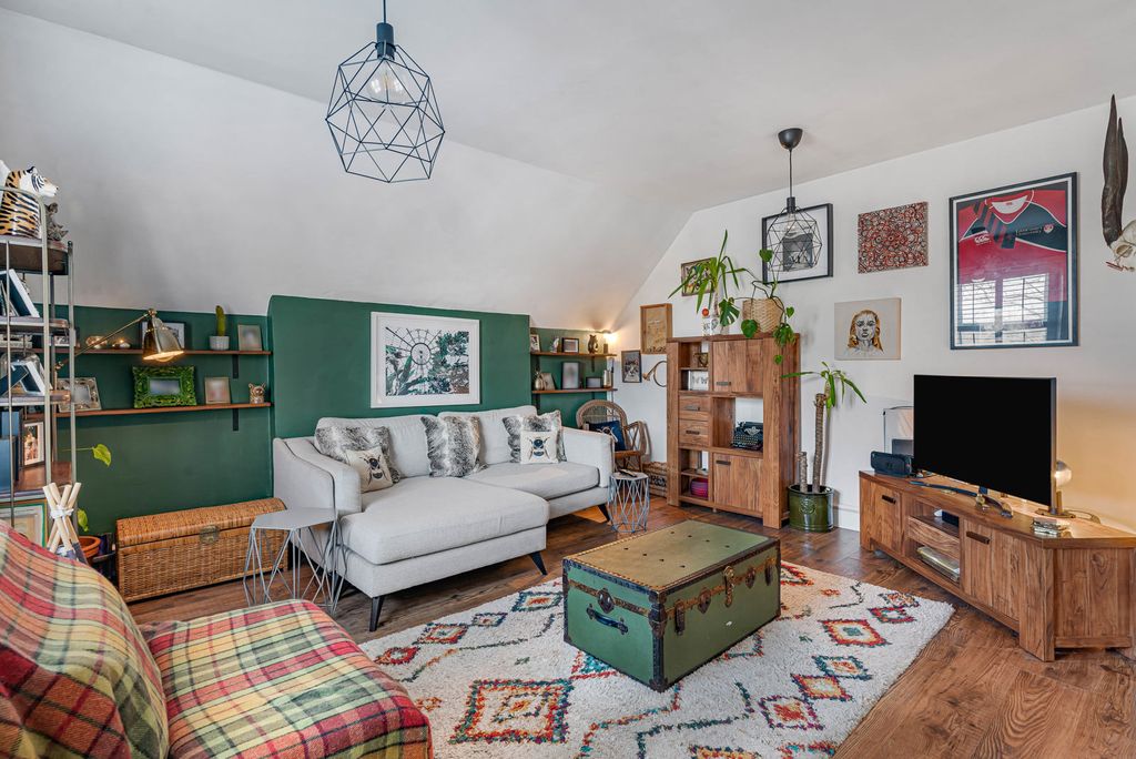 Property photo 2 of 23 Reception/Kitchen