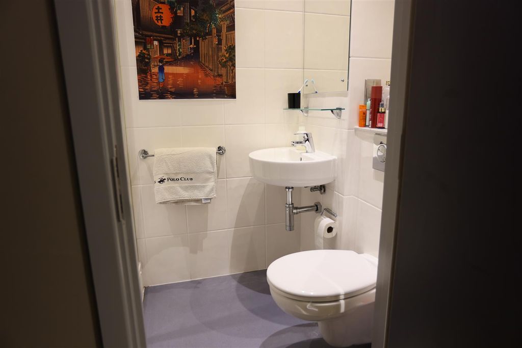 Property photo 2 of 14 409 Jesmond Bathroom Shot.Jpg