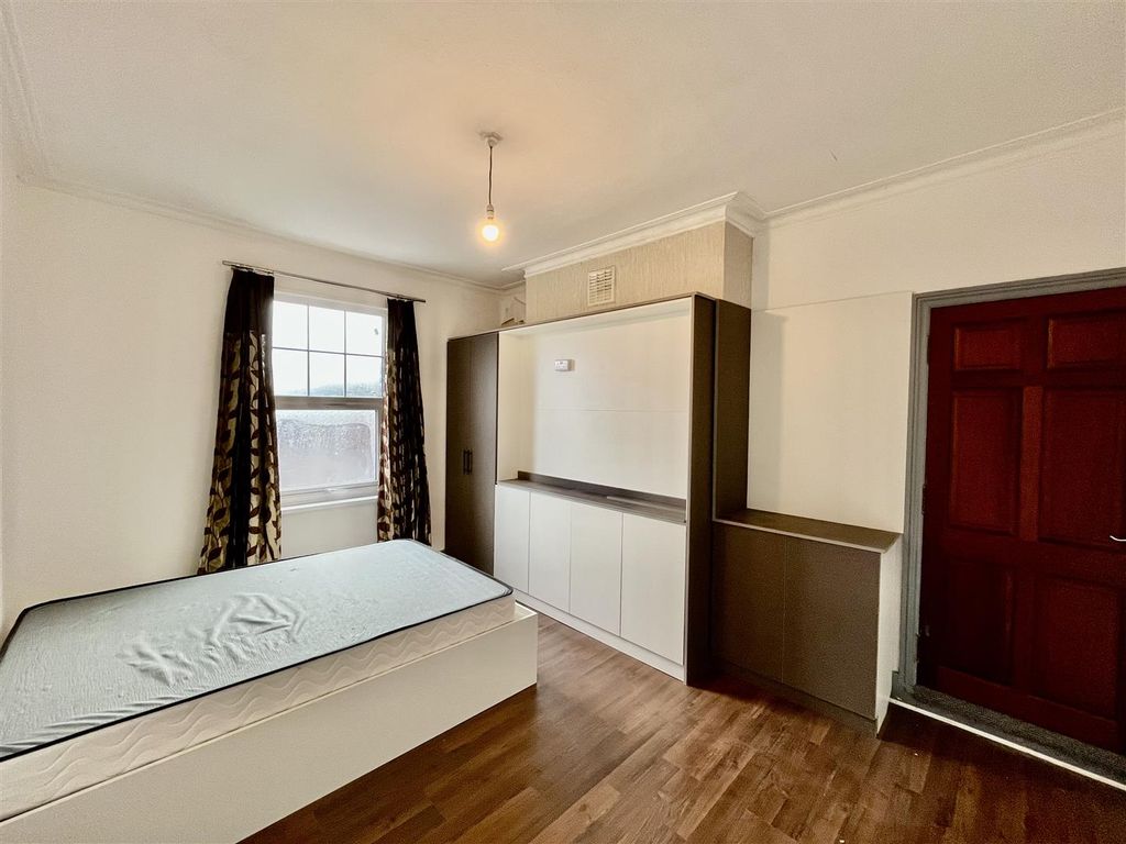 Property photo 3 of 7 Bedroom One