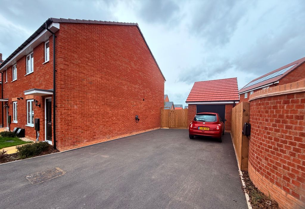 Property photo 2 of 35