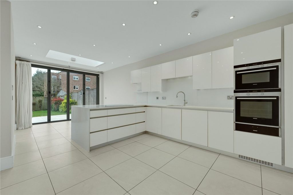 Property photo 2 of 17 Kitchen