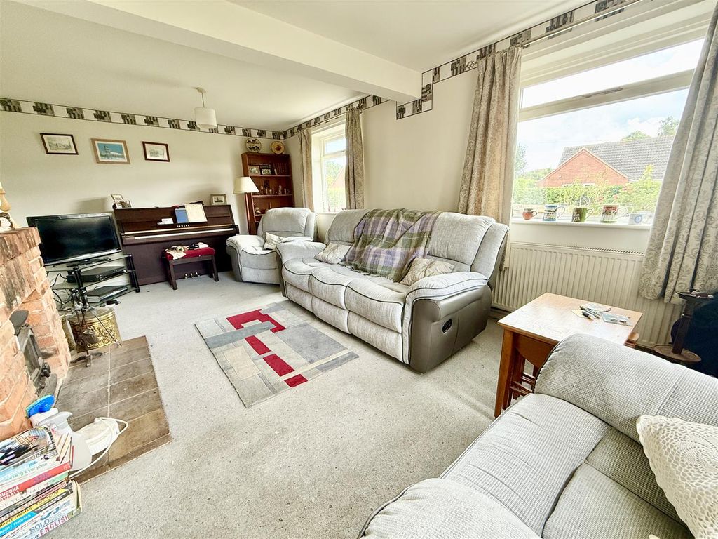 Property photo 2 of 22 Lounge