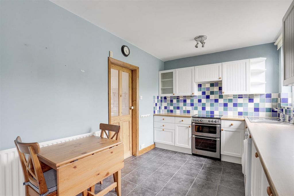 Property photo 3 of 13 590.Jpg