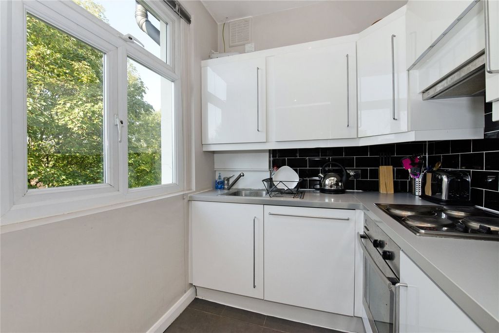 Property photo 2 of 5