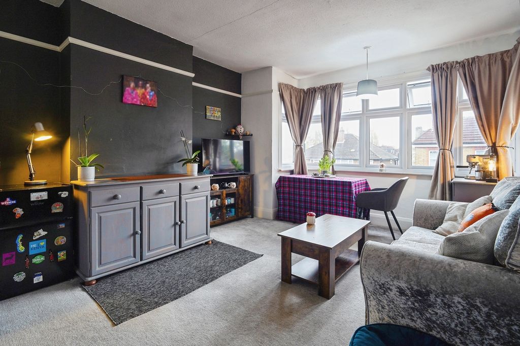 Property photo 2 of 17 Photo