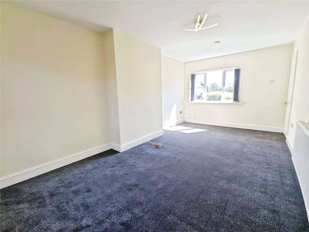 Property photo 2 of 19 Lounge