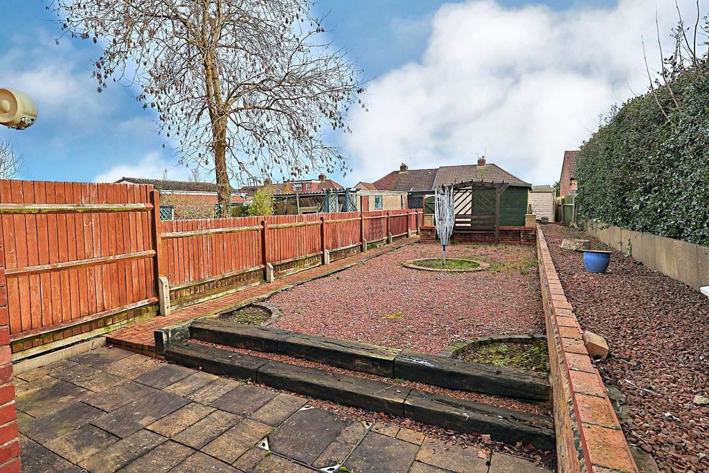 Property photo 2 of 17 Garden