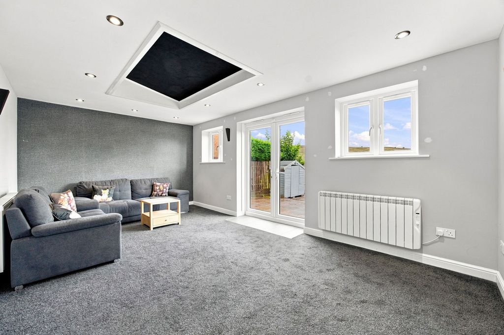 Property photo 2 of 33
