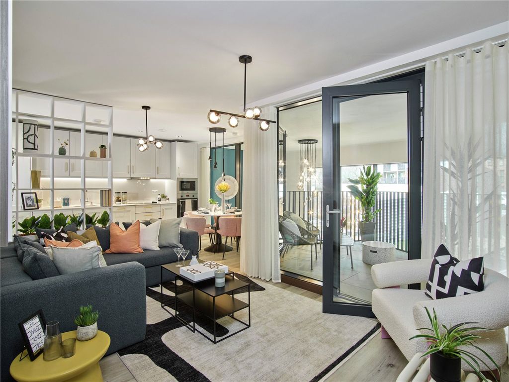 Property photo 2 of 13 Show Home