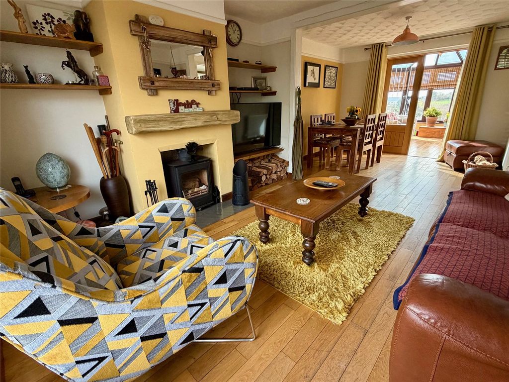 Property photo 3 of 24 Picture No. 02