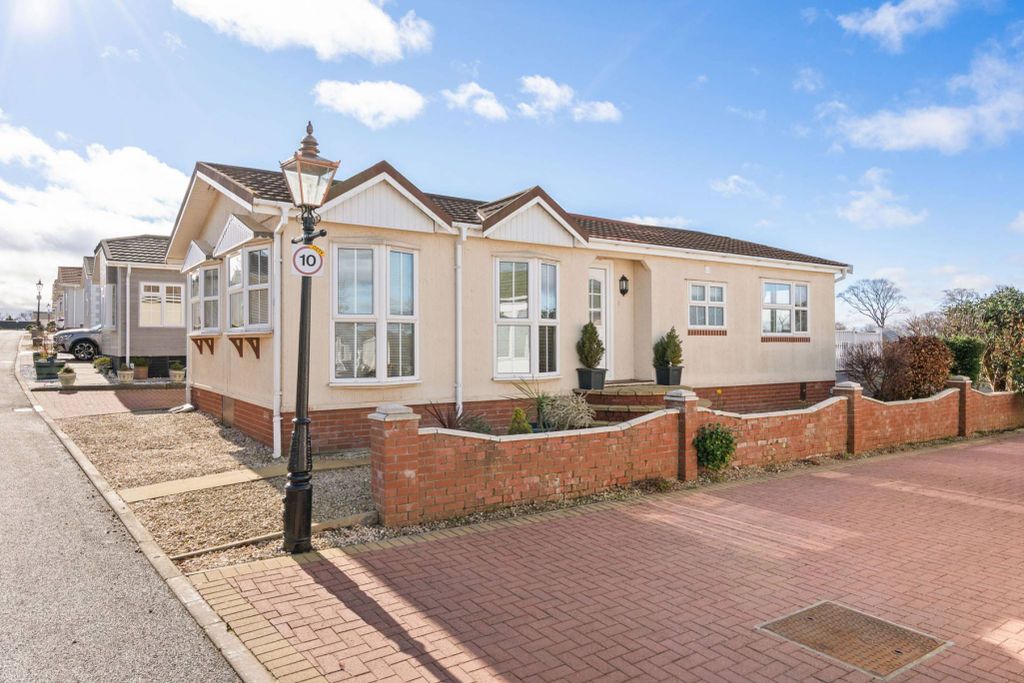 Property photo 1 of 21