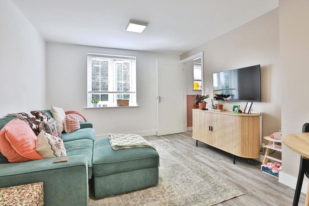 Property photo 1 of 19 Pbox-Img.Jpg