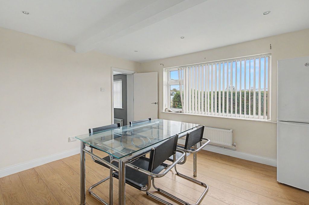 Property photo 3 of 25