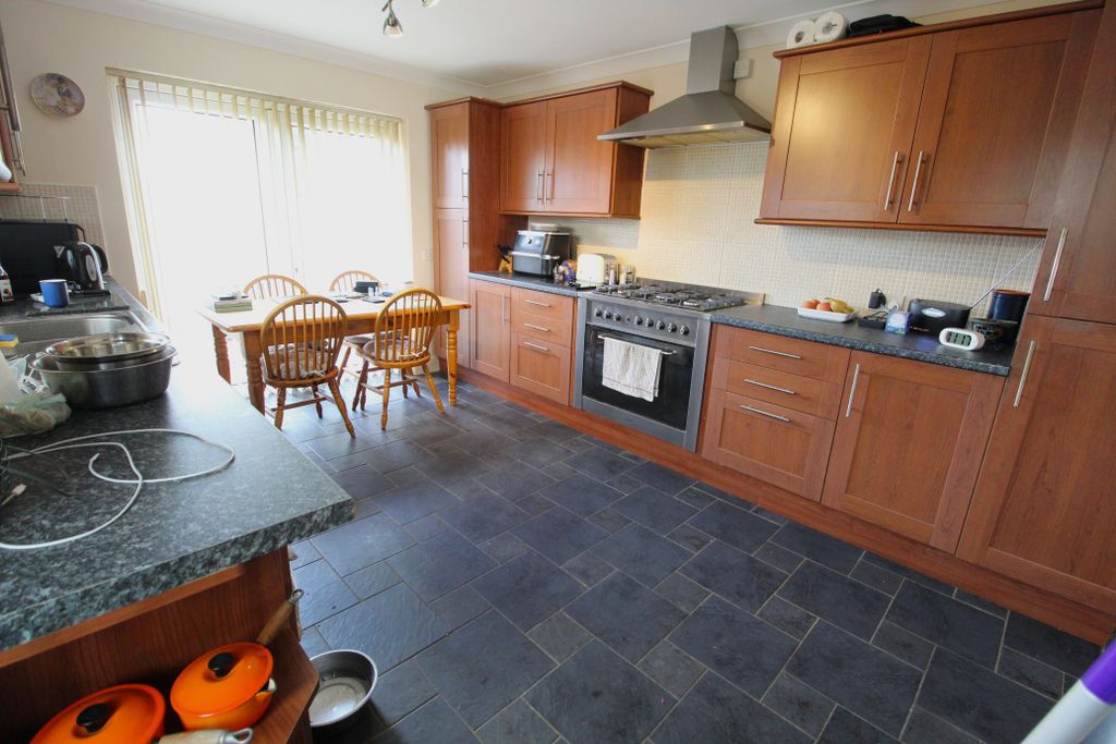 Property photo 3 of 13 Kitchen