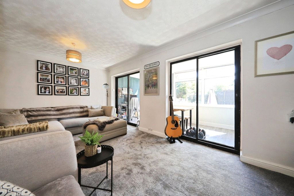 Property photo 2 of 17 Photo