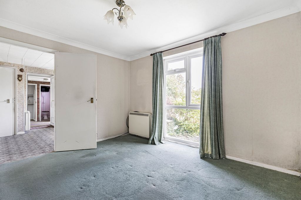 Property photo 3 of 28