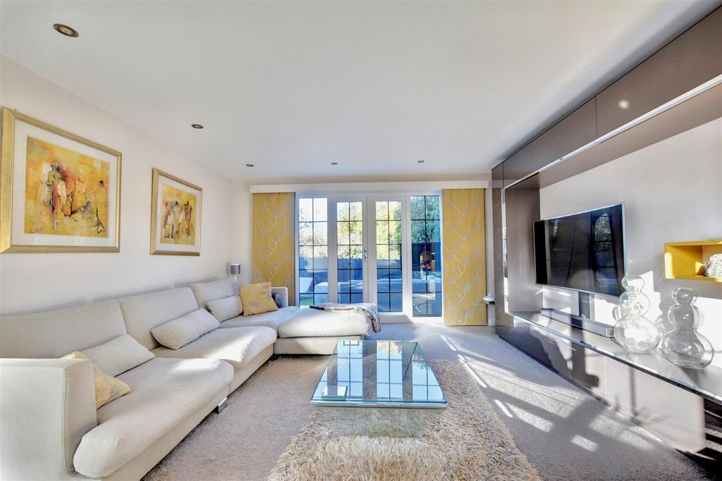 Property photo 3 of 27 Lounge (3).Jpeg