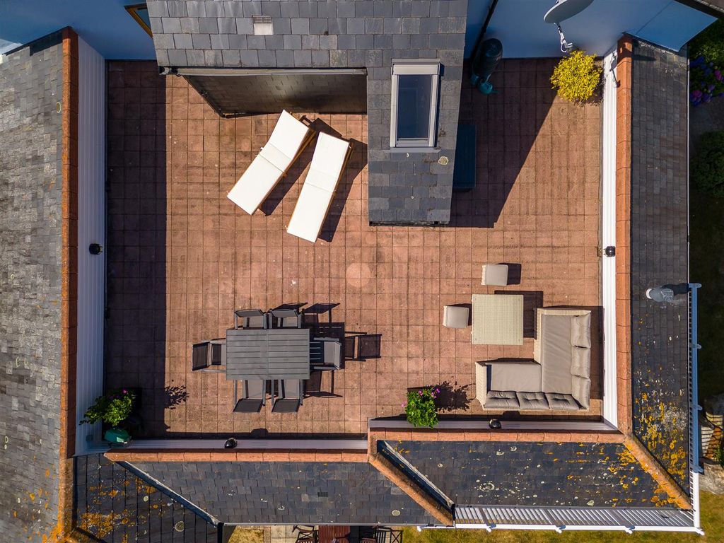 Property photo 2 of 32 Aerial Roof Terrace